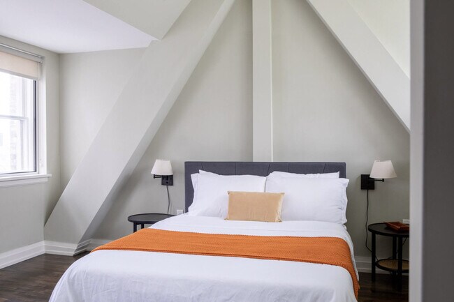 Foto del edificio - 225 E Michigan St