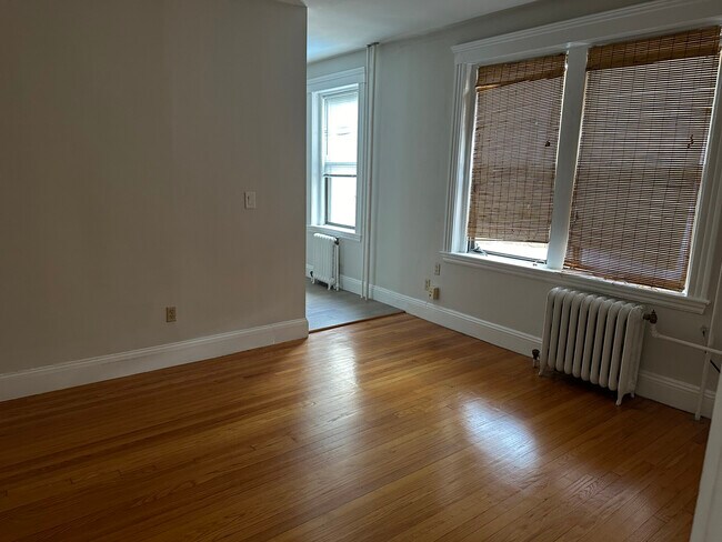 Foto del edificio - 370 Chestnut Hill Ave