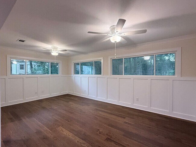 Foto del edificio - 358 W Drake Ave