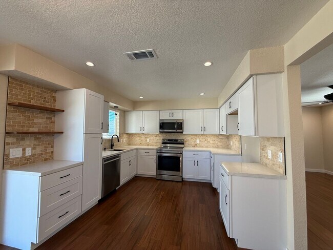 Building Photo - Long term - unfurnished - Recently remodeled