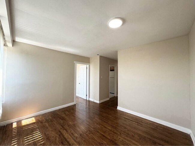 Photo du bâtiment - 3 Bed 1 Bath - Apartment