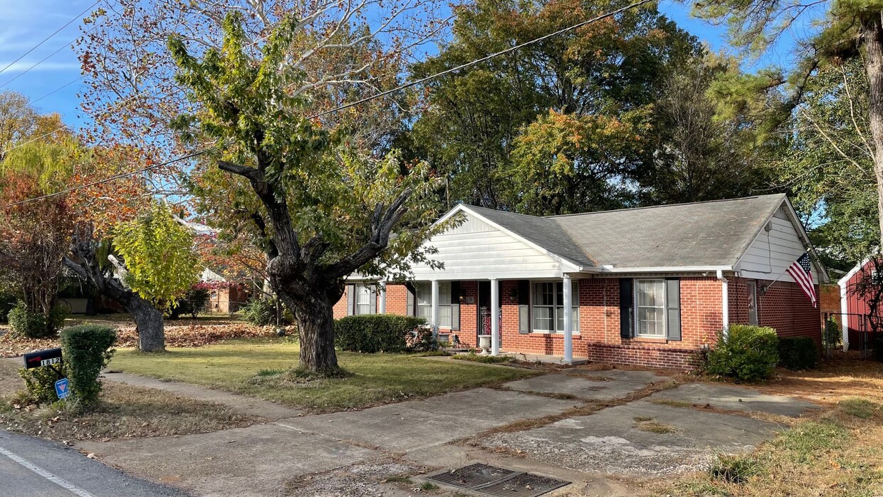 Primary Photo - 3 Bed / 1.5 Bath with Bonus Room AVAILABLE...