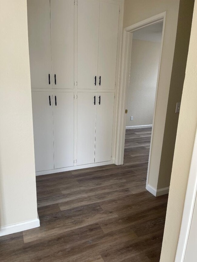 Building Photo - 721 12th St