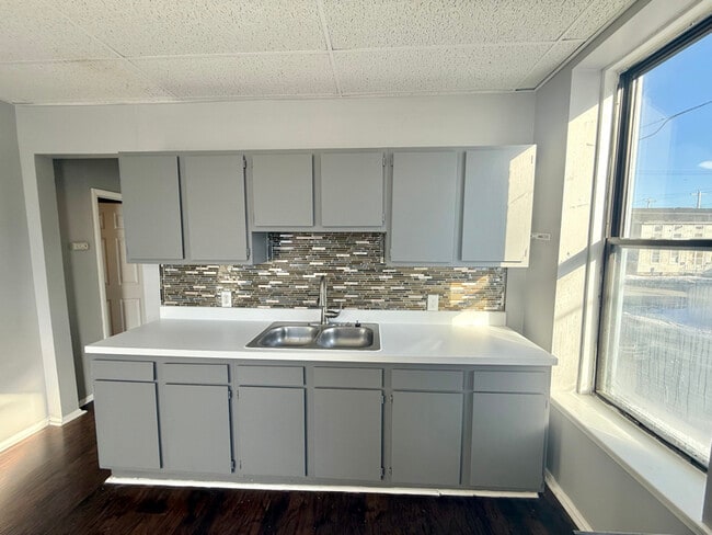 Building Photo - 1 Russell Pl