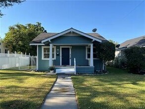 Building Photo - 320 W Lemon Ave