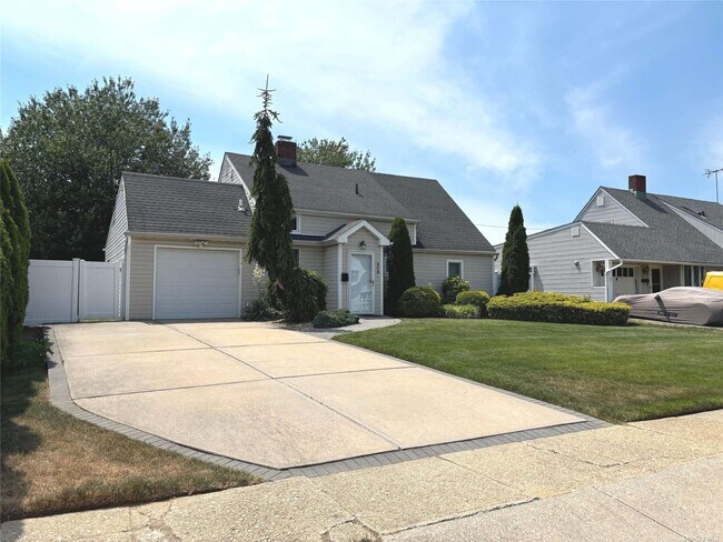 Building Photo - 472 Sand Hill Rd