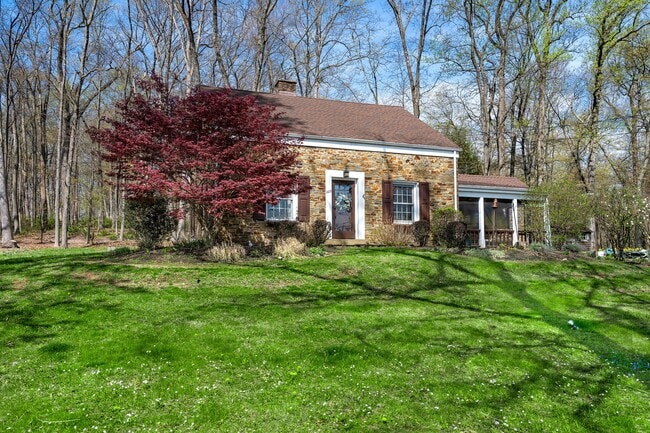 Building Photo - 223 Lambertville Headquarters Rd