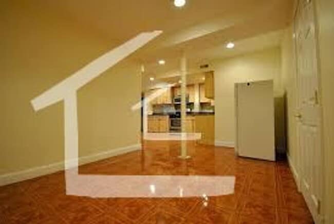 Photo - No Brokers Fee, Top Floor Unit on Washington ST. Nicely Kept. Laundry on a Site, Parking for Rent Apartment