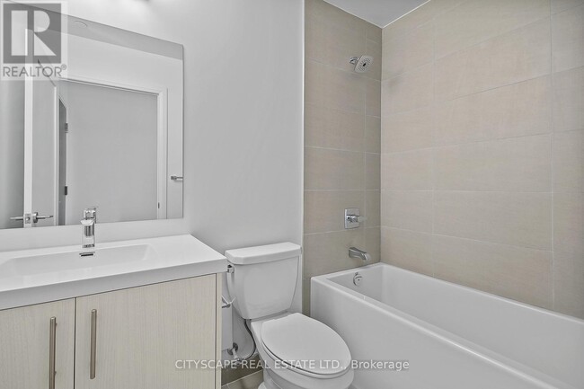 Building Photo - 286 Main St