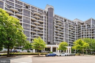 Building Photo - 1530 Key Blvd