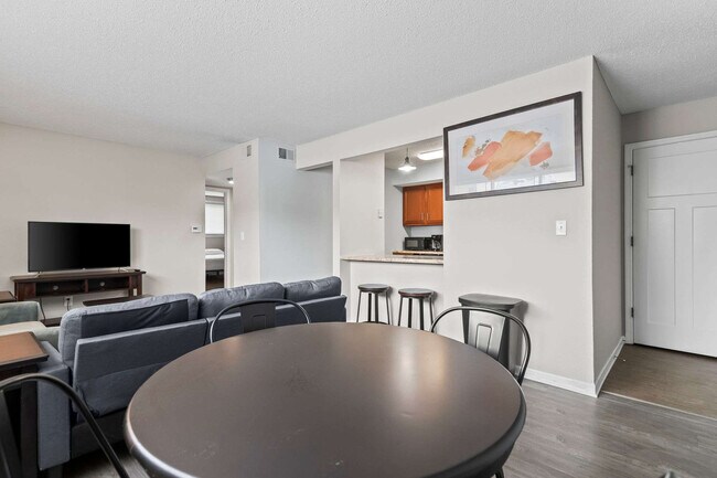 Foto del edificio - 2309 Cherry Hills Dr