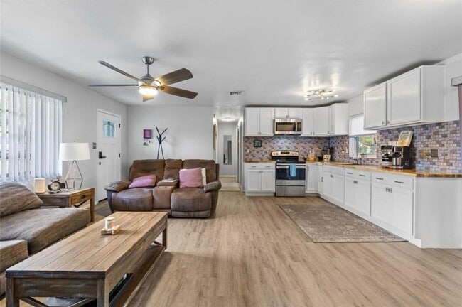 Building Photo - 4618 SE 2nd Pl