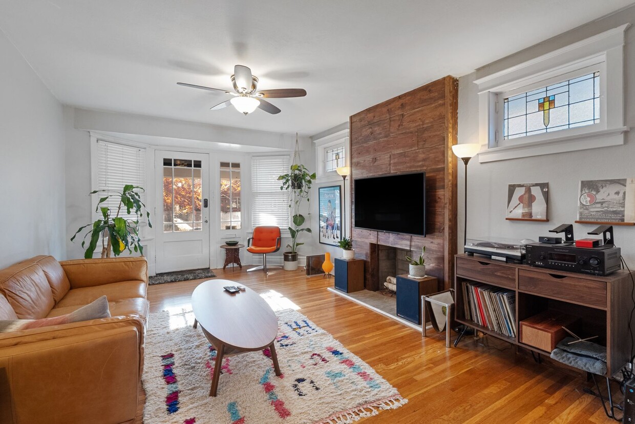 Primary Photo - 2 Bed/ 1 Bath Single Family Ranch (Optiona...