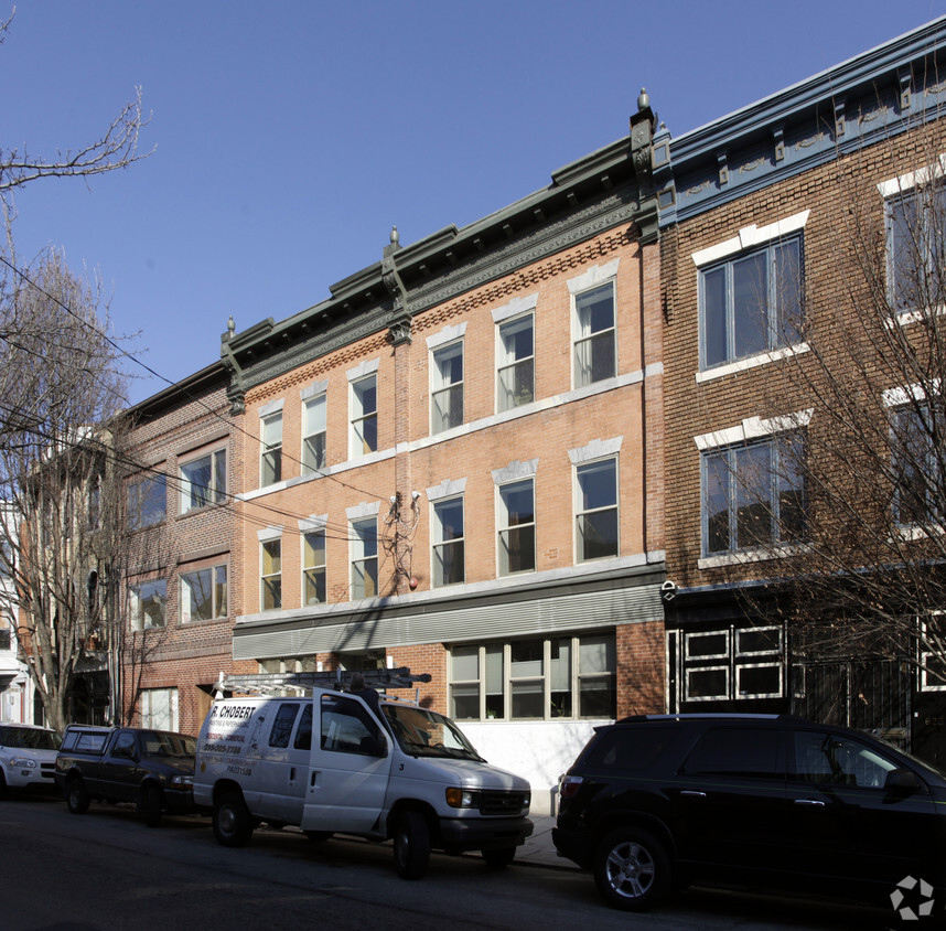 Building Photo - 625-627 Bainbridge St