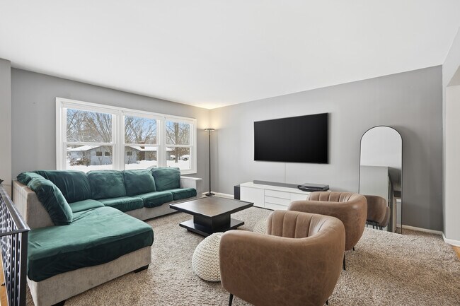 Foto del edificio - 7048 Montrose Rd