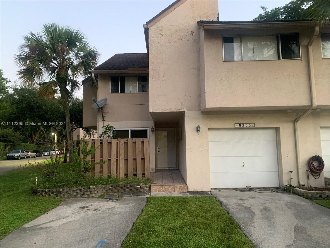 8255 NW 8th Pl, Plantation, FL 33324 Townhome Rentals in Plantation