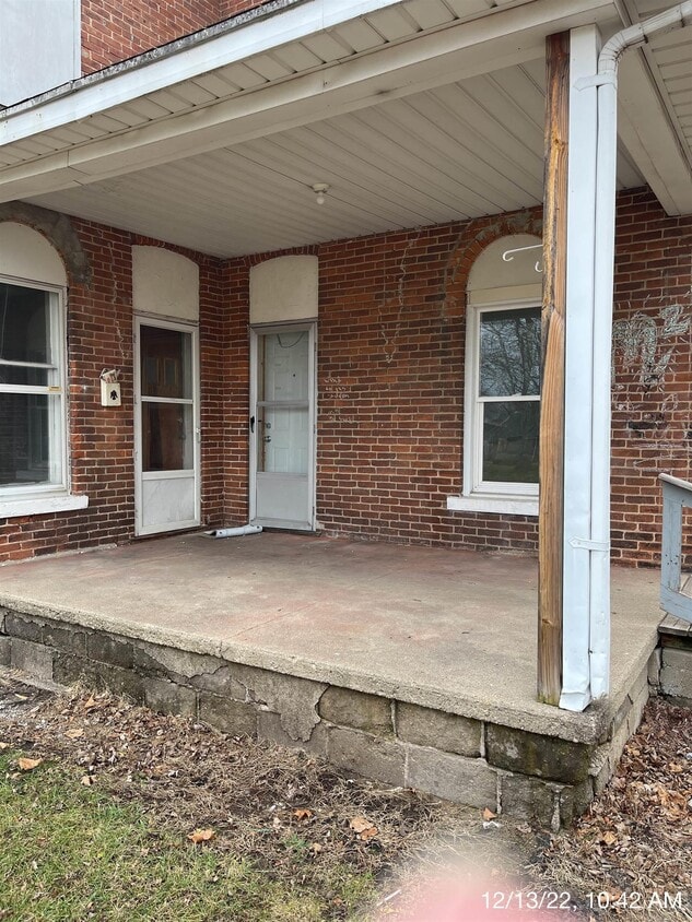 327 Pontiac St, Rochester, IN 46975 Room for Rent in Rochester, IN