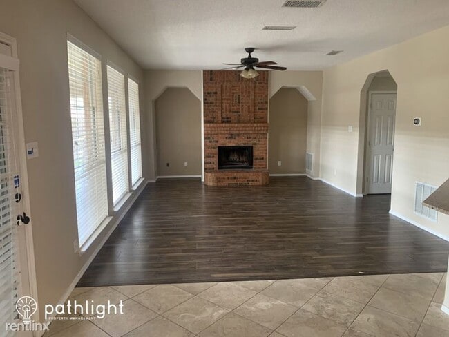 Foto del edificio - 4 br, 2 bath House - 4649 Devonshire Drive...