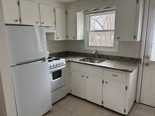 Foto del edificio - 681 State Rd