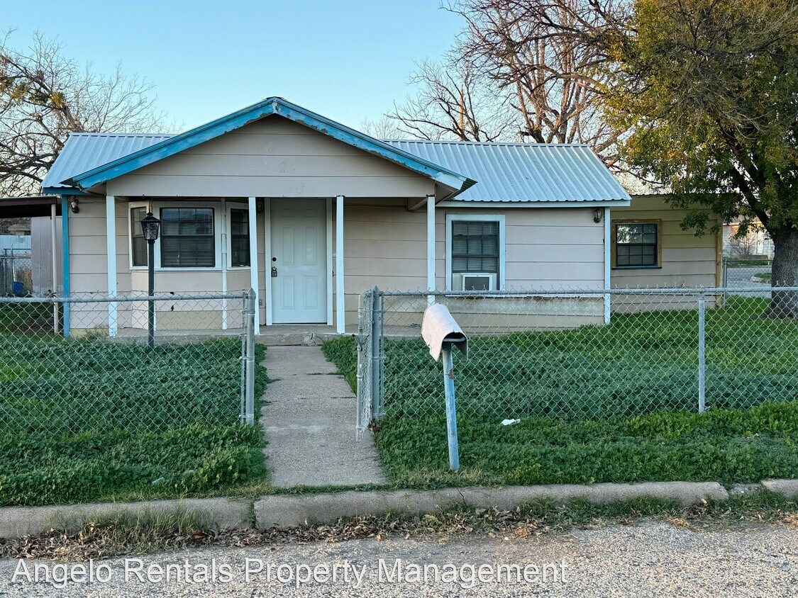 Primary Photo - 3 br, 1 bath House - 220 E 9th St