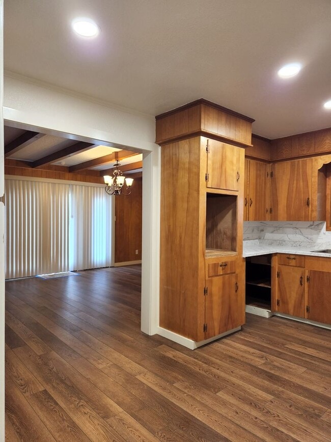 Foto del edificio - 1827 S Fredonia St