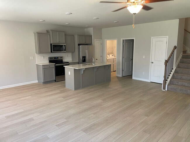 Foto del edificio - Brand NewTownhome In Opelika!