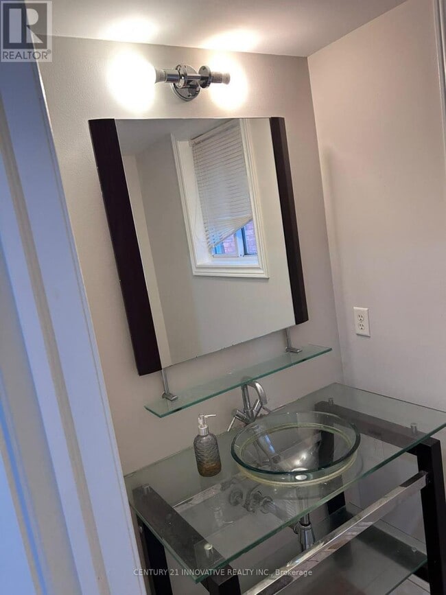 Building Photo - 43 Summerdale Crescent