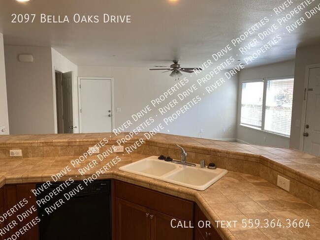 Foto del edificio - Three Bedroom Condo in Tulare