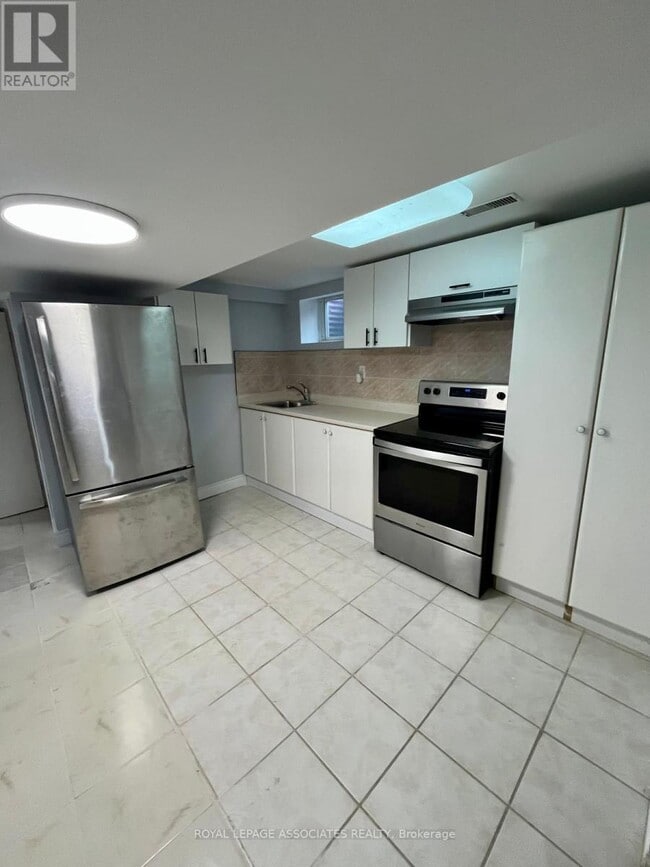 Building Photo - 98 Wigmore Dr