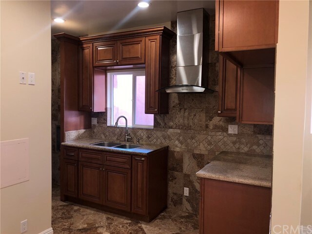 Foto del edificio - 2719 E 8th St
