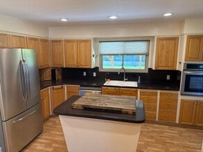 Building Photo - 1131 E 3850 S