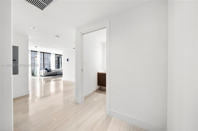 Building Photo - 1451 Brickell Ave
