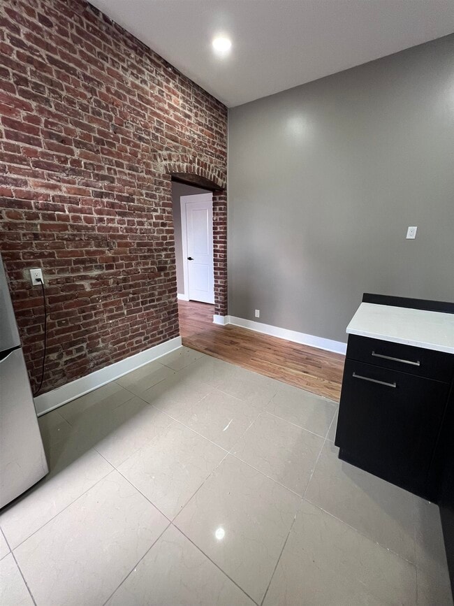 Building Photo - 155 Midland Ave