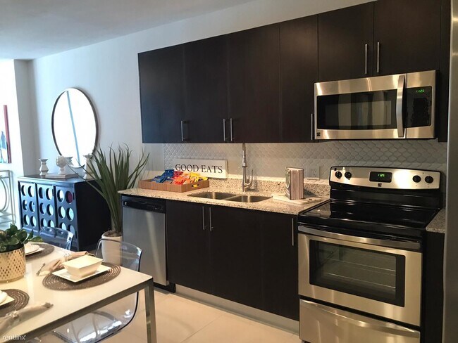 Building Photo - 3 br, 2 bath  - 7000 Coral Way 306