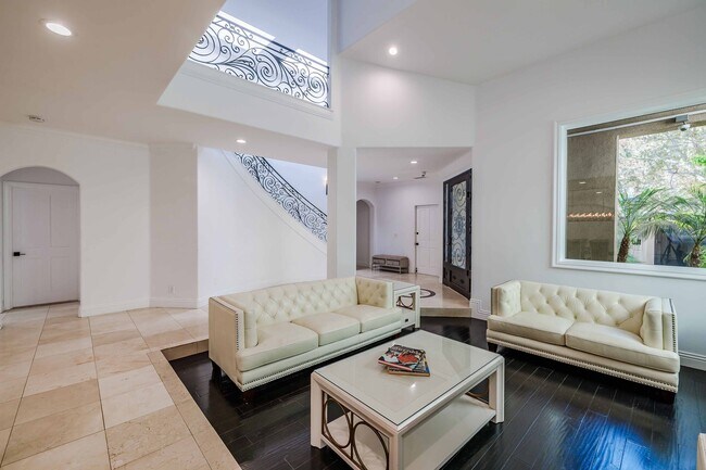 Foto del edificio - 1554 Mathews Ave