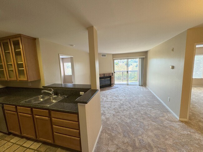 Building Photo - 7130 Shoreline Dr