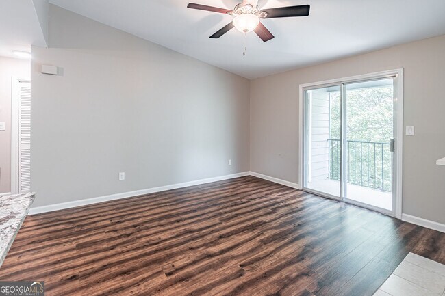 Foto del edificio - 547 Granville Ct