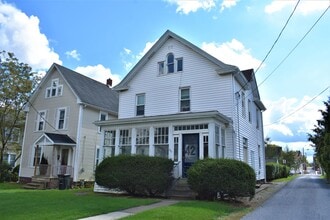 Building Photo - 542 Oak St