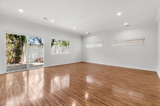 Building Photo - 15419 Valerio St