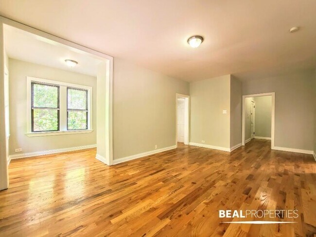 Foto del edificio - 2 bedroom in CHICAGO IL 60613
