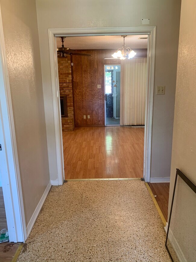 Building Photo - 919 Magnolia Ln