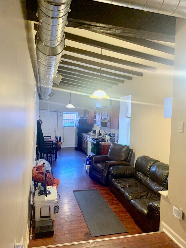 Building Photo - 2717 W Girard Ave