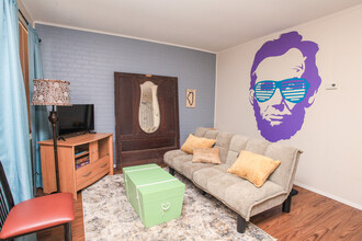 Building Photo - 1025 N Jefferson St Building Photo - 1025 N Jefferson St