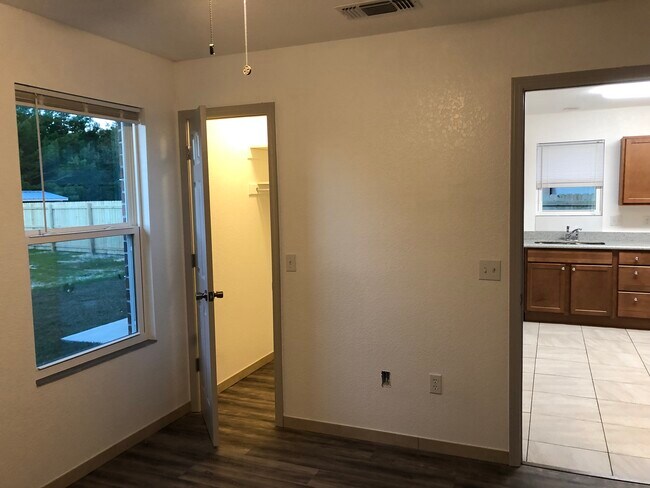 Foto del edificio - 3393 Green Briar Cir