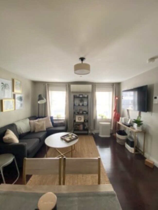 Foto del edificio - 609 E 2nd St