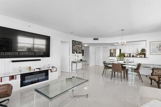 Building Photo - 1625 Kennedy 1205G