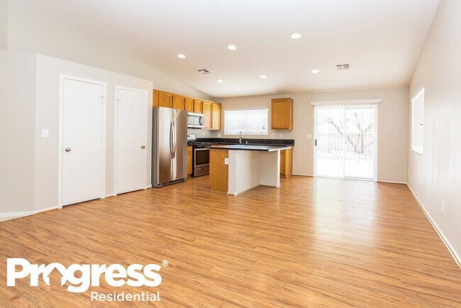 Building Photo - 705 Regal Robin Way