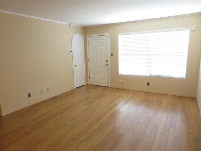 Building Photo - 5550 N Braeswood Blvd