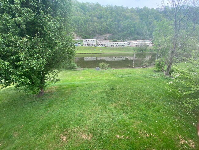 Foto del edificio - 122 Central Ave