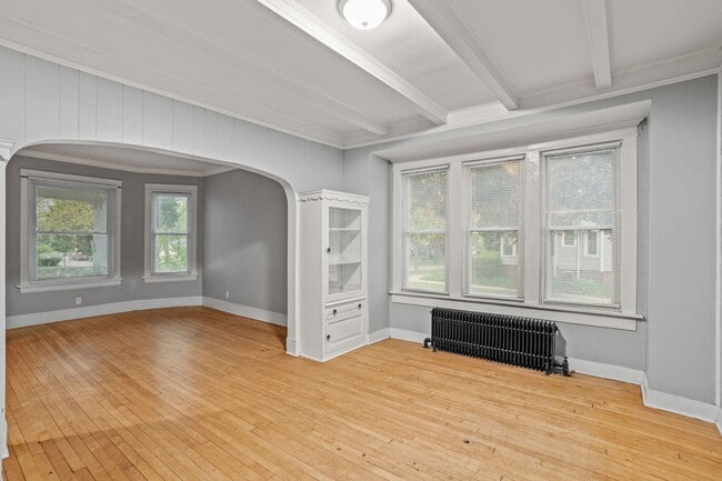 Building Photo - Bartlett Lower